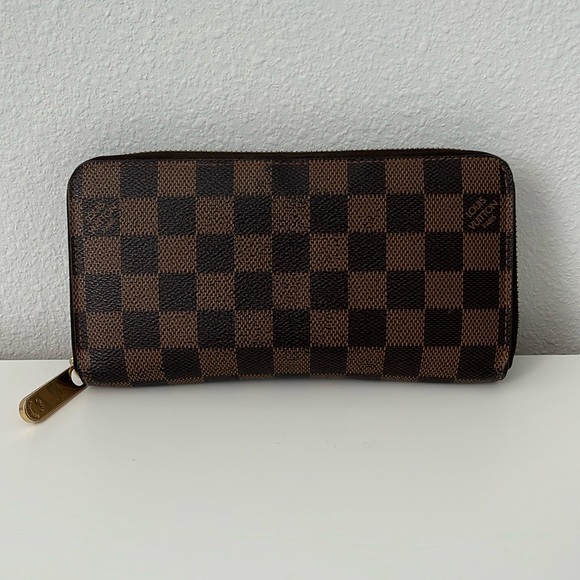 Louis Vuitton Zippy Wallet - Picture 1 of 9